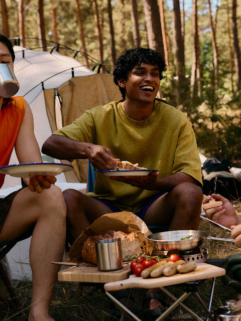 Friends eating outdoors, representing weeks 3-4 of AEVUM Daily Vitals — energy and clarity shift